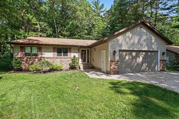 15892 152nd Avenue, Spring Lake, MI 49456