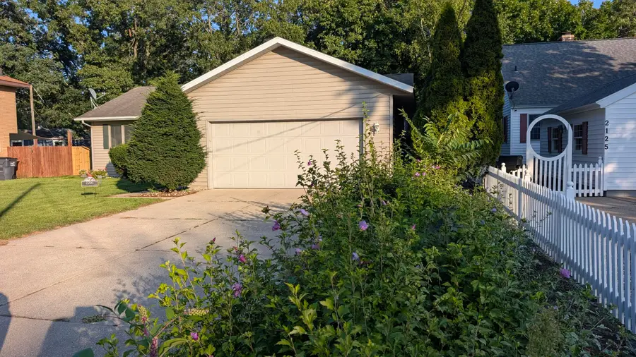 2201 Oak Avenue, Muskegon, MI 49445 - #2
