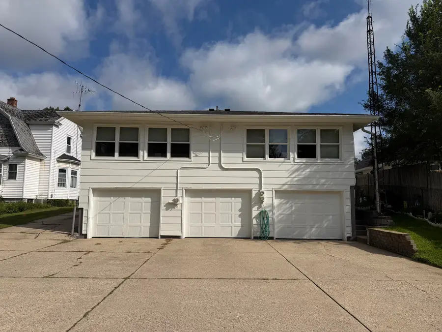 516 E Savidge Street, Spring Lake, MI 49456 - #2