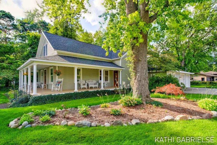 379 S Lake Avenue, Spring Lake, MI 49456 - #2