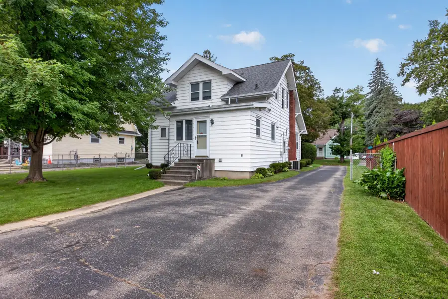 403 S Wisner Street, Jackson, MI 49203 - #3