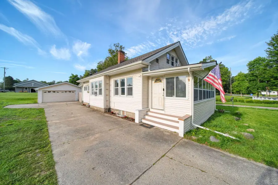 925 E Michigan Avenue, Grass Lake, MI 49240 - #2