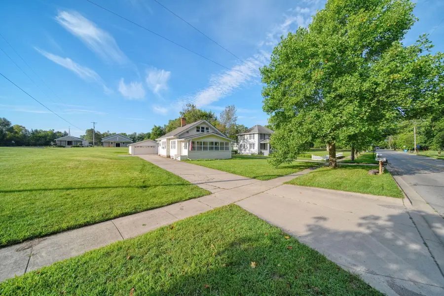 925 E Michigan Avenue, Grass Lake, MI 49240 - #3