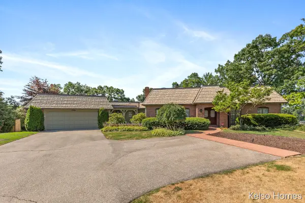 2452 Holtman Drive Ne, Grand Rapids, MI 49525