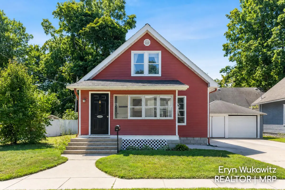 317 W Montcalm Street, Greenville, MI 48838 - #1
