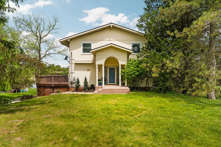 7490 Ledgewood Drive, Fenton, MI 48430 - #2