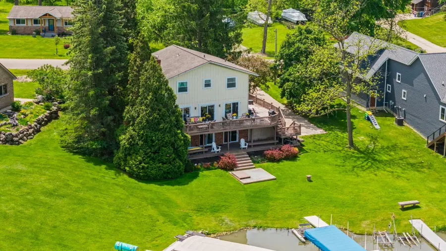 7490 Ledgewood Drive, Fenton, MI 48430 - #3