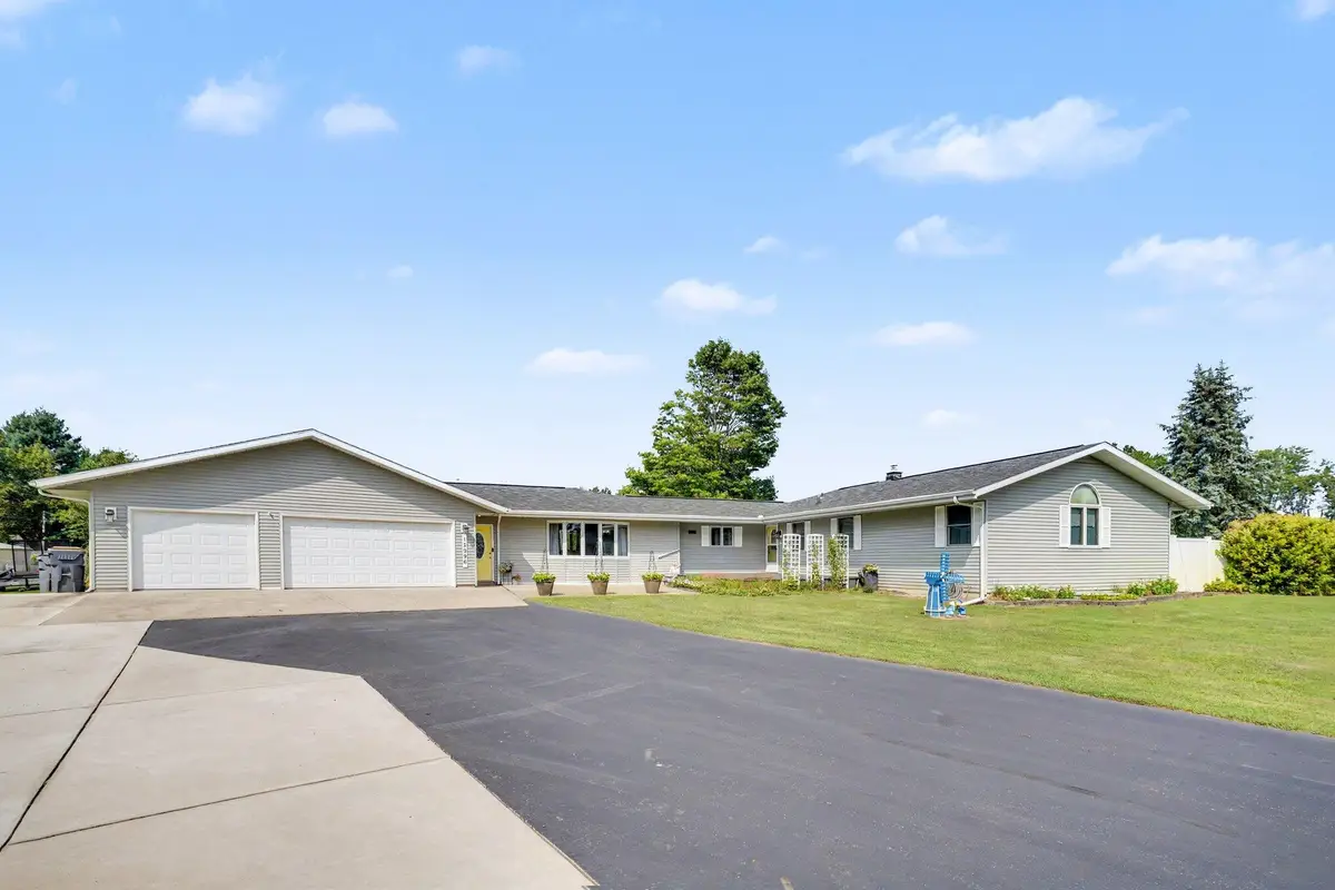 12996 Bayview Drive, Vicksburg, MI 49097 - #1