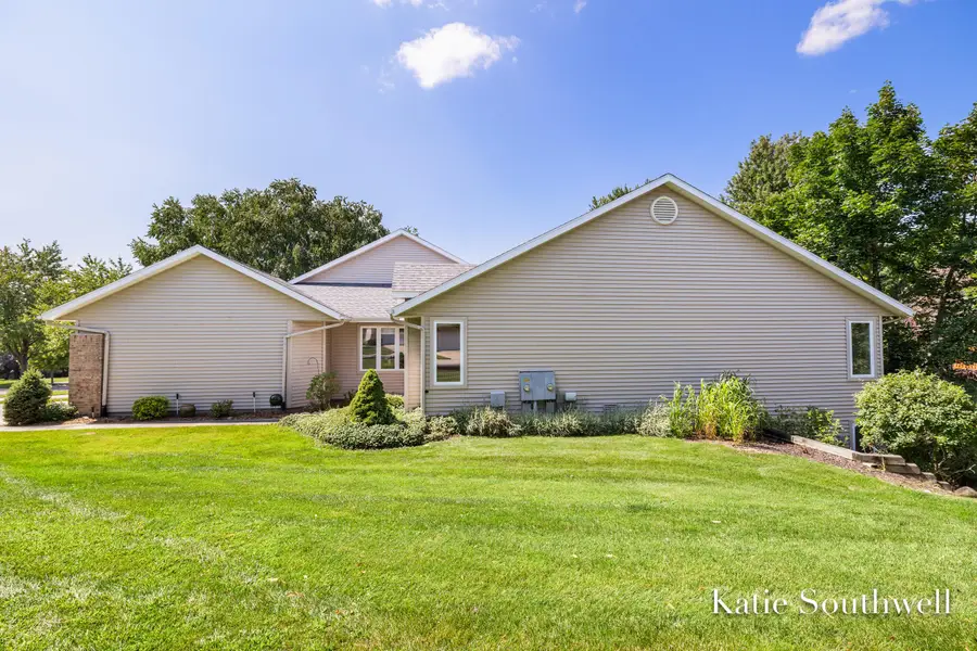 2116 Shetland Drive Ne, Grand Rapids, MI 49505 - #2