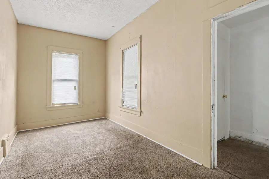 549 E Britain Avenue, Benton Harbor, MI 49022 - #3