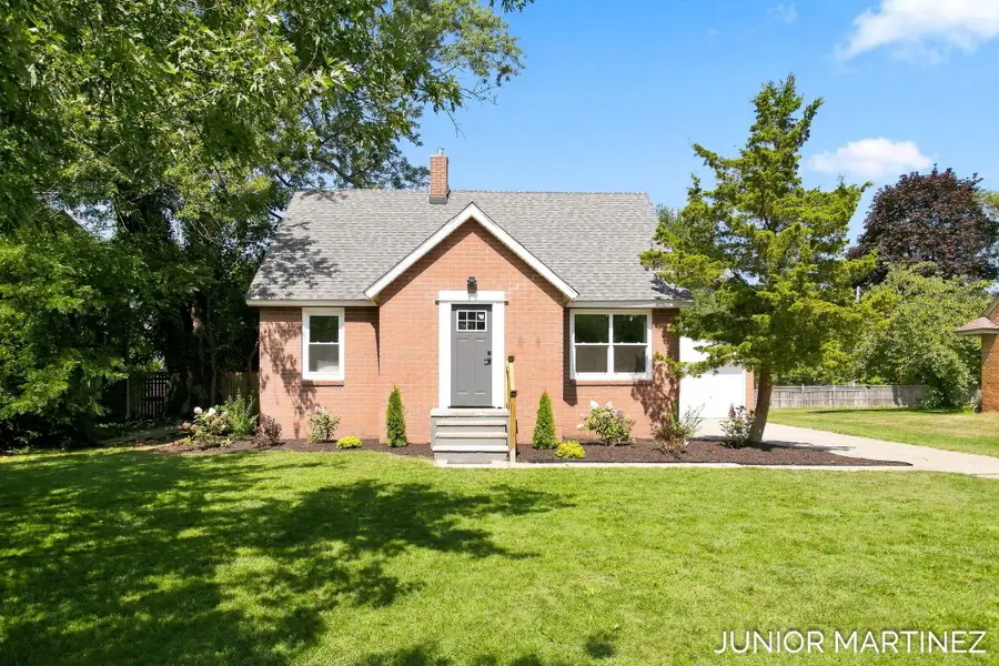 23 E 35th Street, Holland, MI 49423 - #2