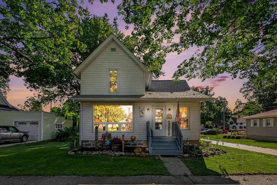 812 6th Avenue, Lake Odessa, MI 48849 - #2