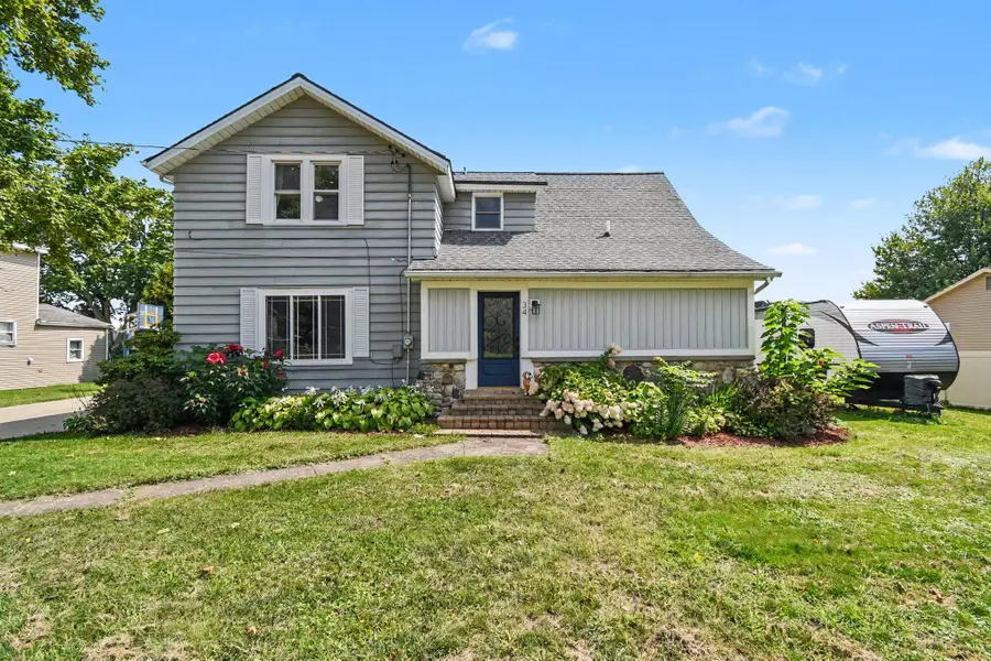 34 S Main Street Nw, Casnovia, MI 49318 - #2