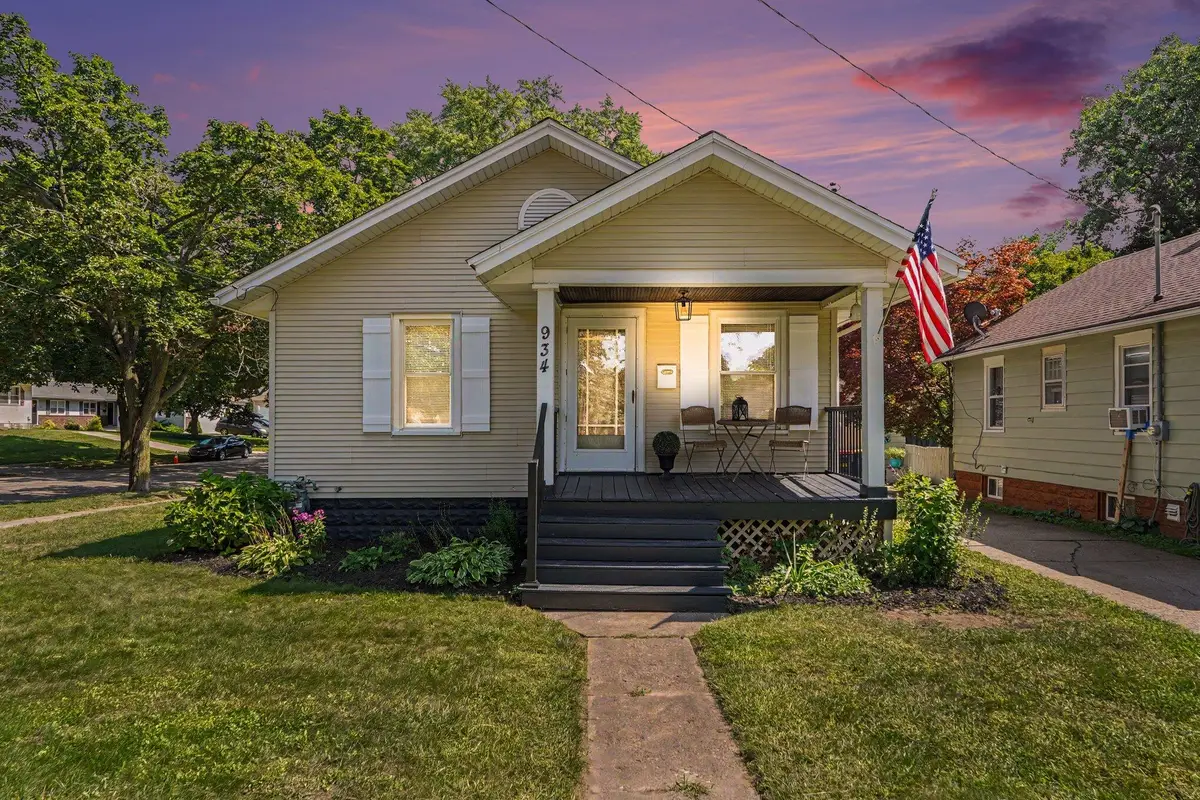 934 Diamond Avenue Ne, Grand Rapids, MI 49503 - #1
