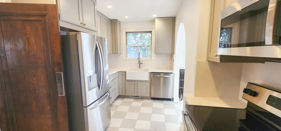 940 Lakeside Drive Se, East Grand Rapids, MI 49506 - #3