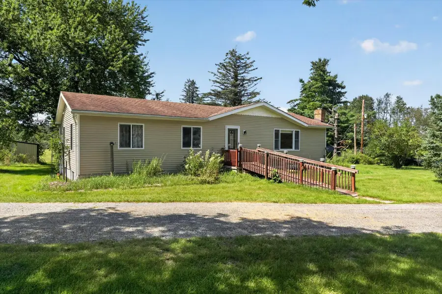 15601 Devonshire, Pinckney, MI 48169 - #2