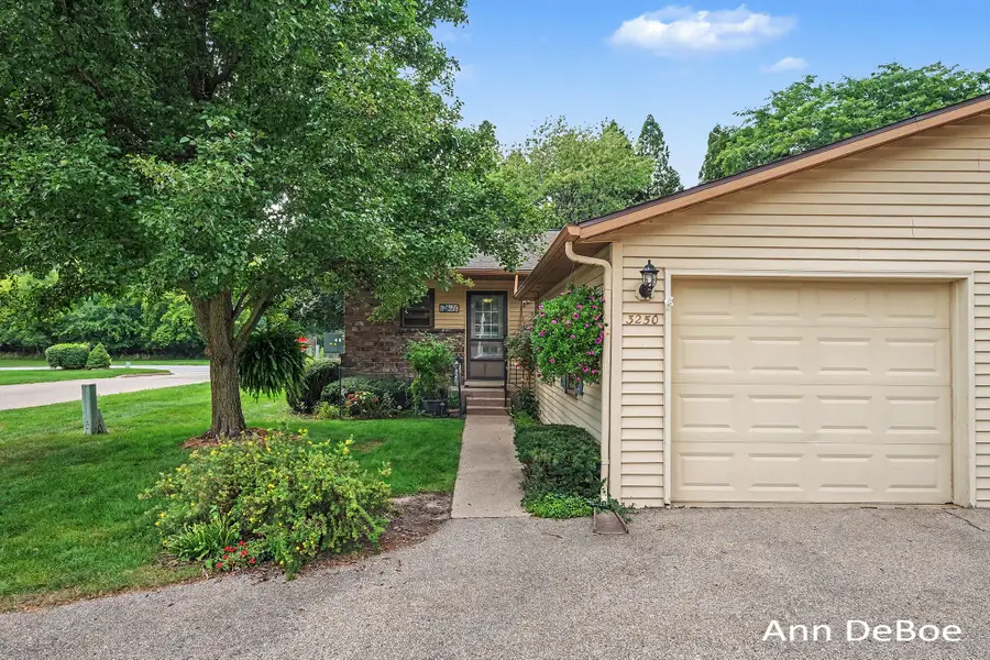 3250 Oxford Drive Se, Kentwood, MI 49512 - #2