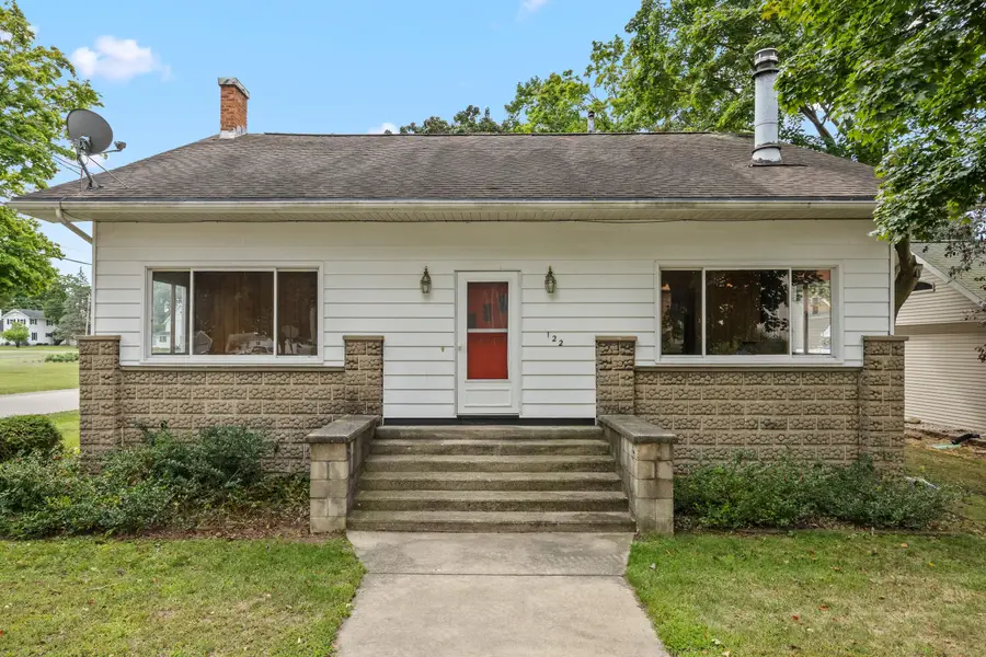 122 E Elm Street, Carson City, MI 48811 - #2