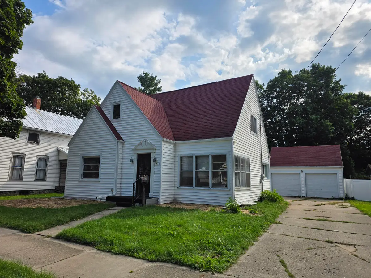 224 N Clinton Street, Charlotte, MI 48813 - #1