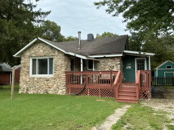 82248 45th Avenue, Coloma, MI 49038