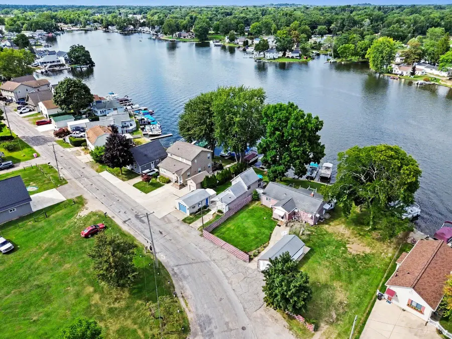 435 S Lakeside Drive, Michigan Center, MI 49254 - #3
