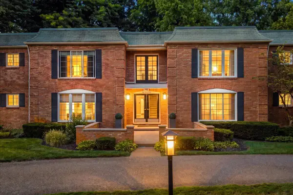 1750 Tiverton Road, Bloomfield Hills, MI 48304