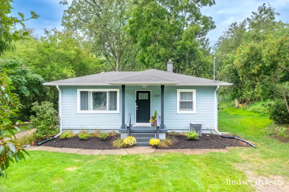 4833 Wakefield Avenue Ne, Comstock Park, MI 49321 - #1