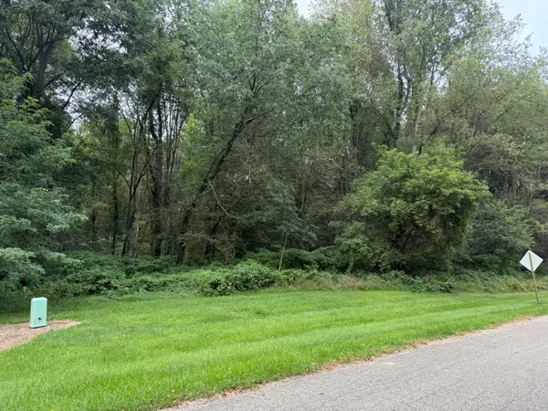 2 Campbell Lake Drive, Parma, MI 49269