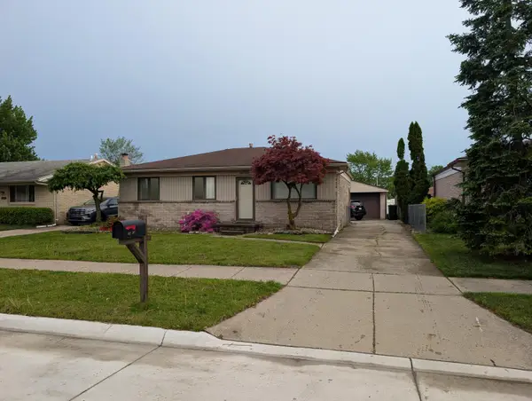 16318 Wellington Avenue, Roseville, MI 48066