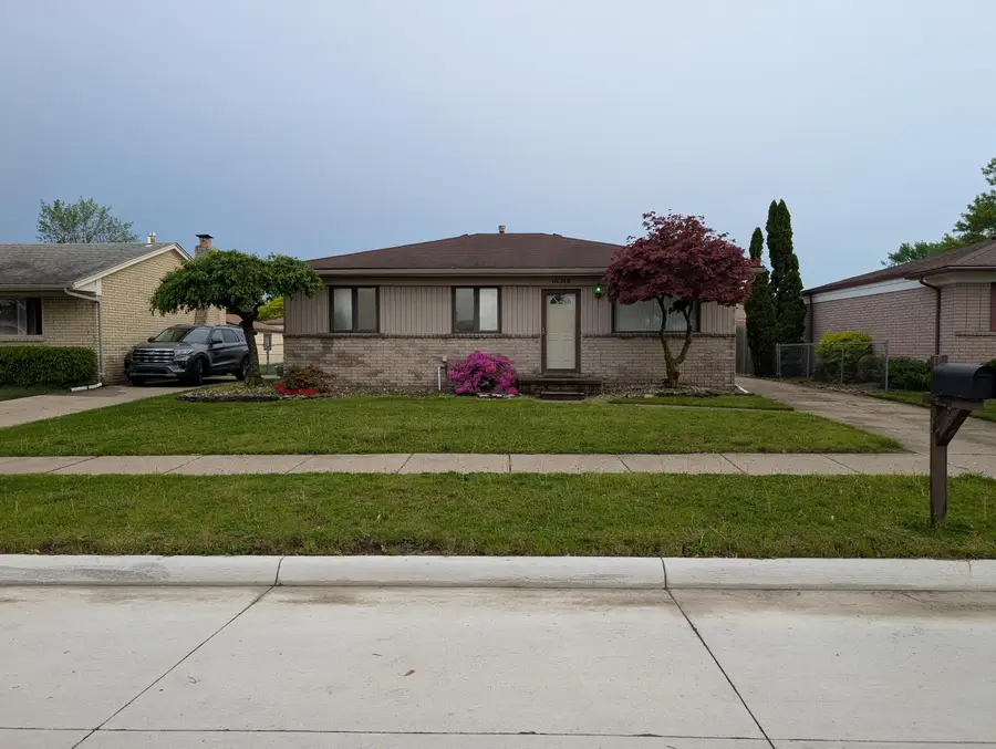 16318 Wellington Avenue, Roseville, MI 48066 - #2