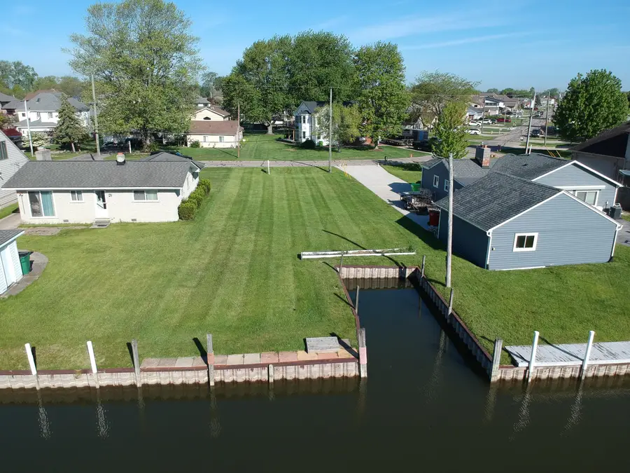 37500 Lakeville Street, Harrison Township, MI 48045 - #2