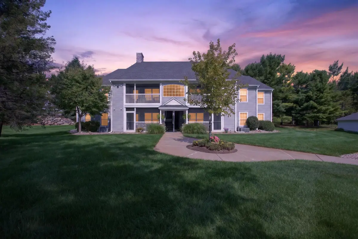 718 W Barrington Circle, Jackson, MI 49203 - #1