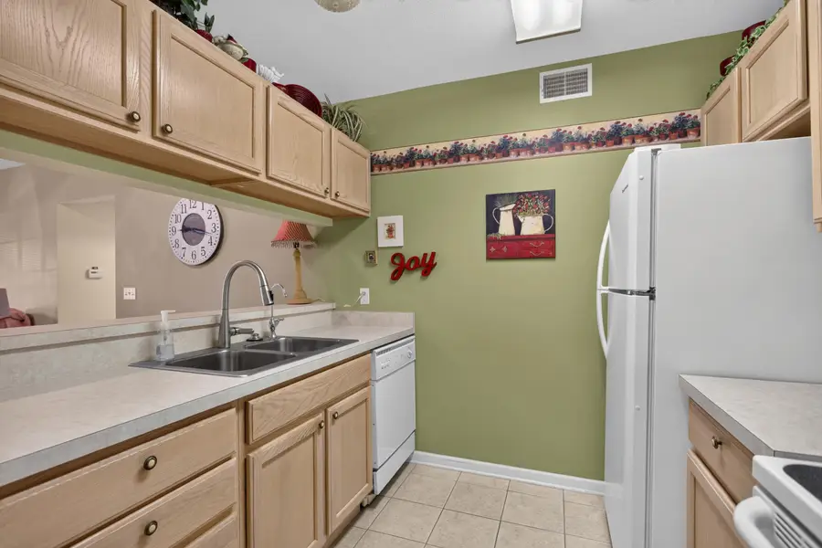 718 W Barrington Circle, Jackson, MI 49203 - #3