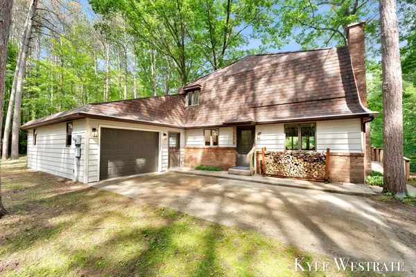 15594 Ritchie Avenue Ne, Cedar Springs, MI 49319