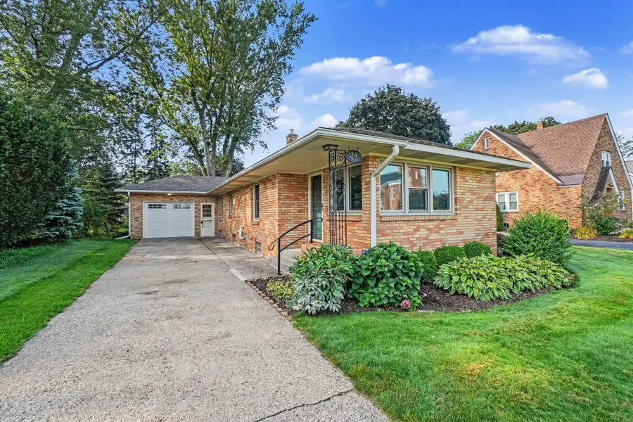 24 E 32nd Street, Holland, MI 49423 - #3