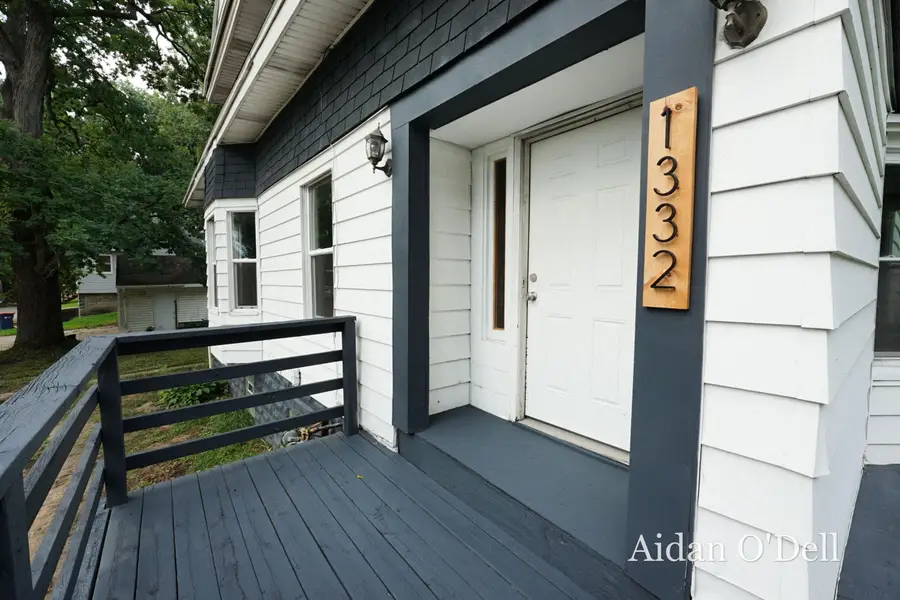 1332 Bridge Street Nw, Grand Rapids, MI 49504 - #2