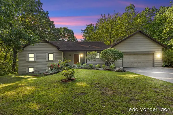 9520 Hidden Bluff Drive Ne, Rockford, MI 49341