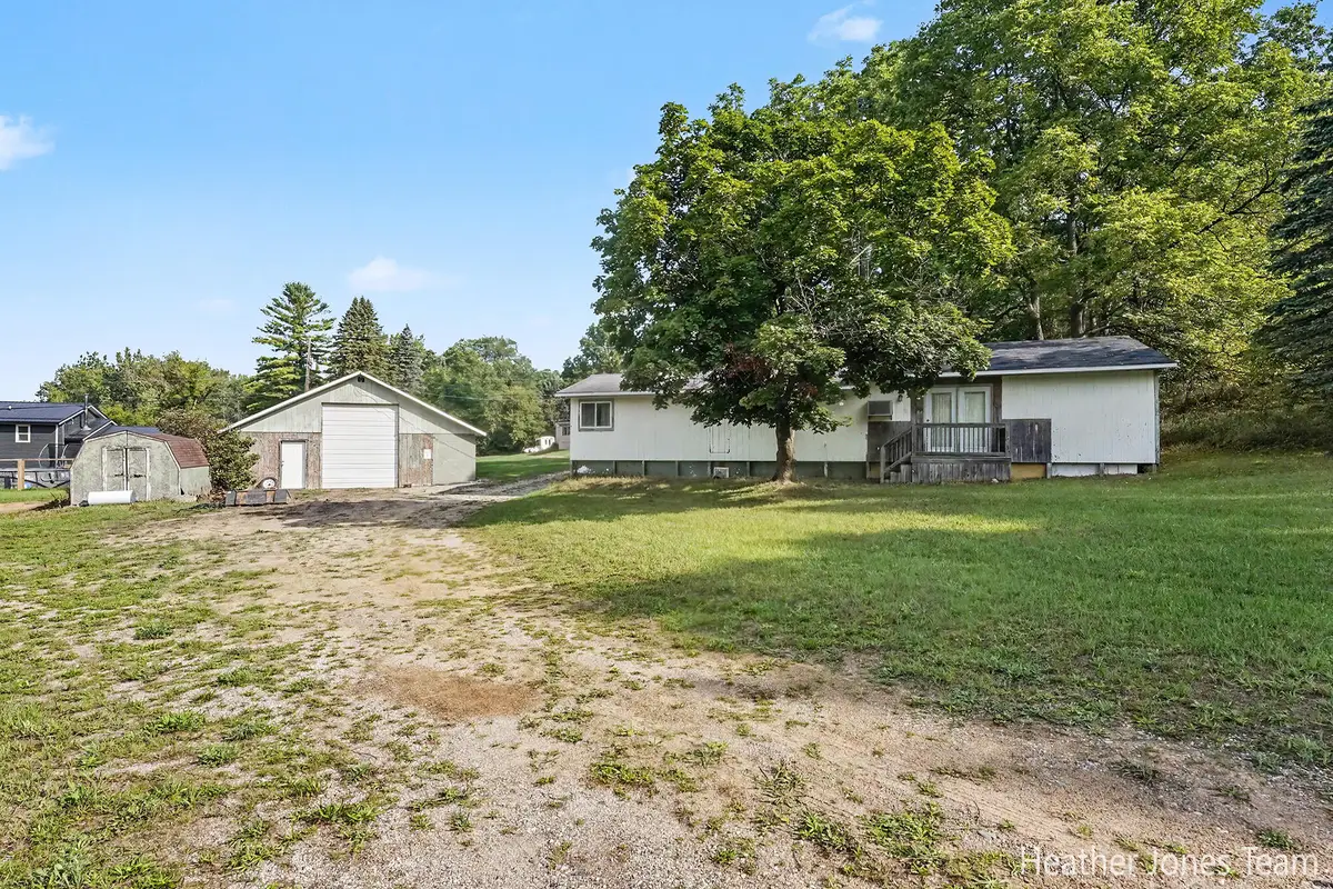 13635 14 Mile Road Ne, Greenville, MI 48838 - #1