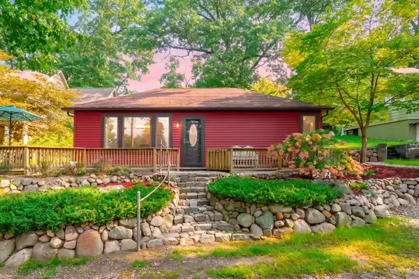 34120 Hillside Drive, Paw Paw, MI 49079