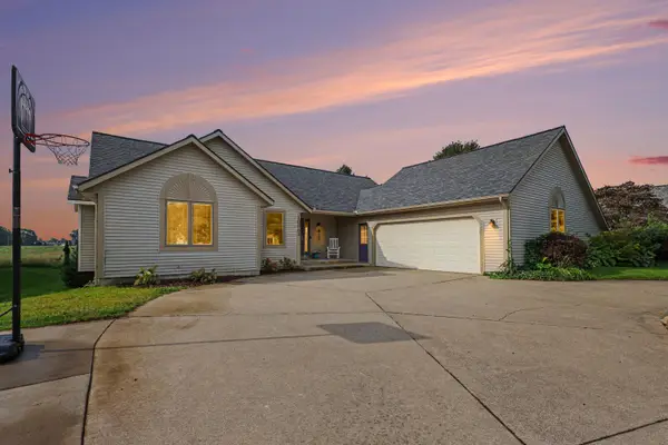 10068 Holiday Drive, Zeeland, MI 49464