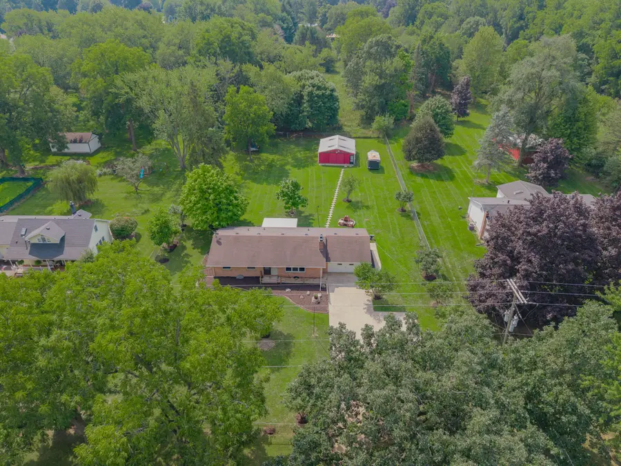 3427 W Shiawassee Avenue, Fenton, MI 48430 - #2