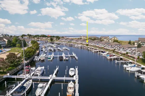 21 Marina Drive N, Manistee, MI 49660