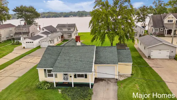 734 Lakeview Drive, Lake Odessa, MI 48849