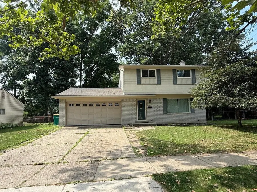 30215 Stockton Avenue, Farmington Hills, MI 48336 - #2
