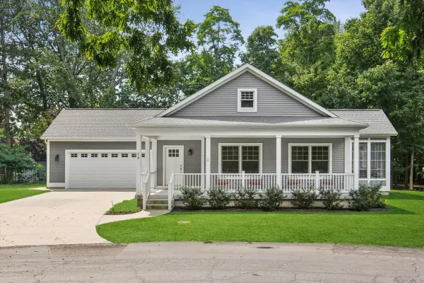 556 N Shore Drive #14, South Haven, MI 49090