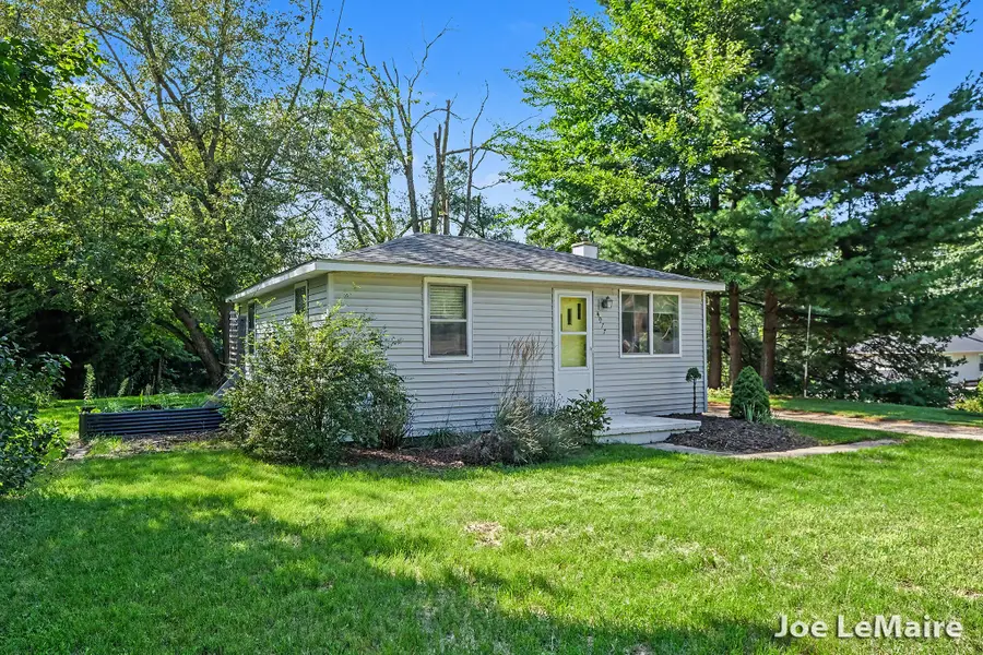 4977 Hunsberger Avenue Ne, Grand Rapids, MI 49525 - #3