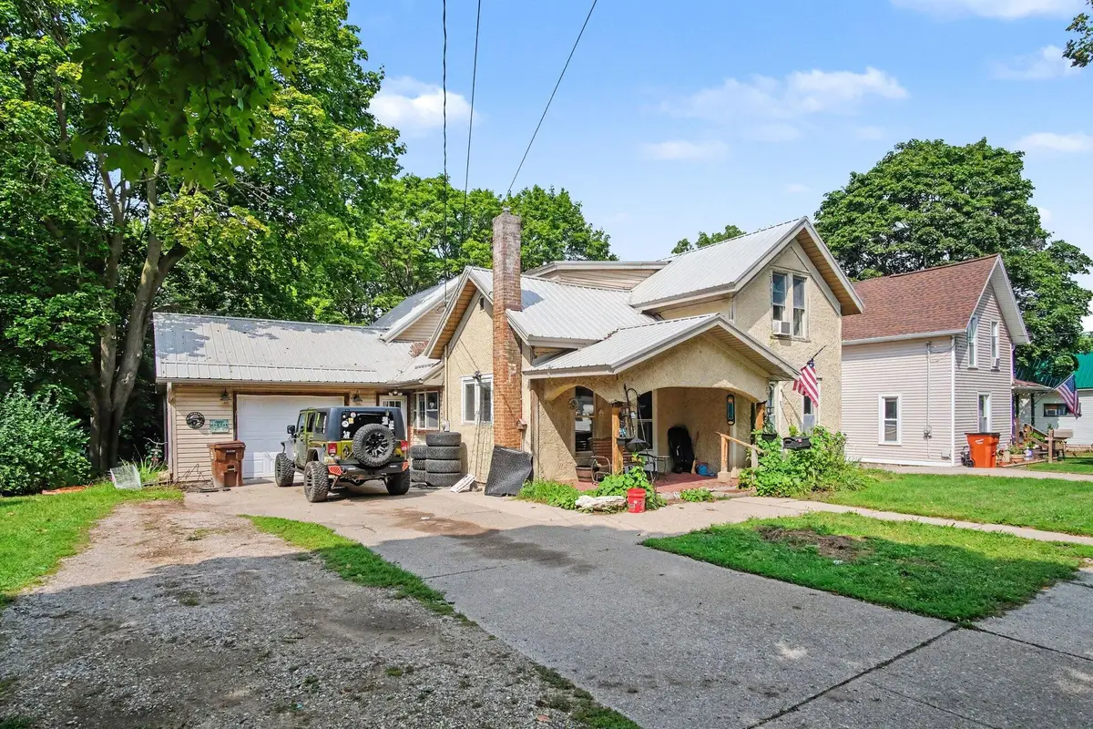 717 S Broas Street, Belding, MI 48809 - #1