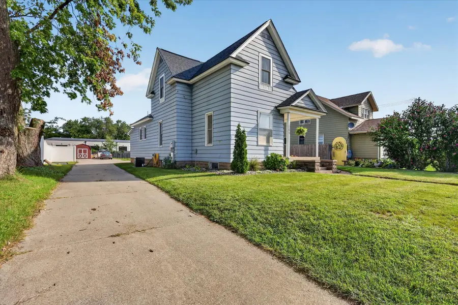 307 W Washington Avenue, Zeeland, MI 49464 - #2