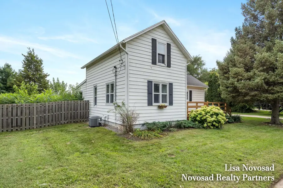 2124 Rosewood Street, Jenison, MI 49428 - #2