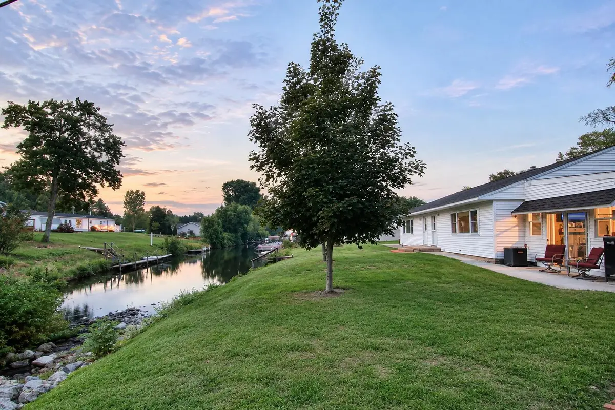 1717 E Hess Lake Drive, Grant, MI 49327 - #1